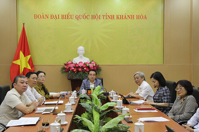 Đoàn Đại biểu Quốc hội tỉnh Khánh Hòa tham gia phiên chất vấn và trả lời chất vấn về nhóm vấn đề về tòa án.