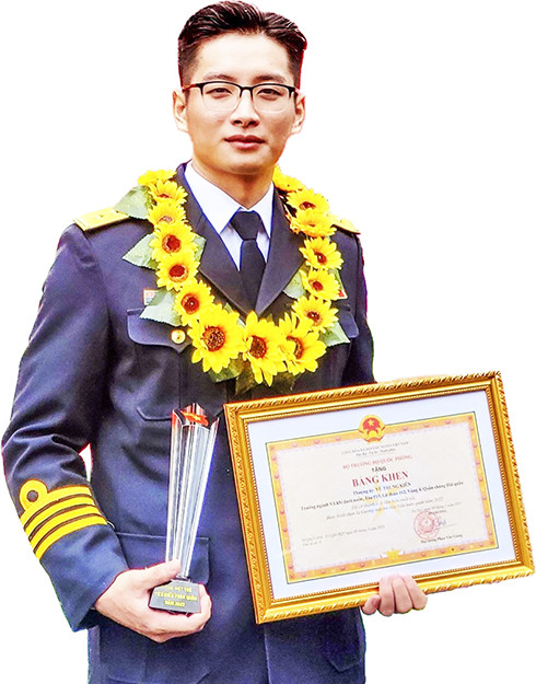 Thượng úy Vũ Trung Kiên được bình chọn là Gương mặt trẻ tiêu biểu toàn quân năm 2022.