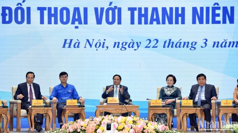 Thủ tướng Phạm Minh Chính và các đại biểu đối thoại với thanh niên. (Ảnh: nhandan.vn)