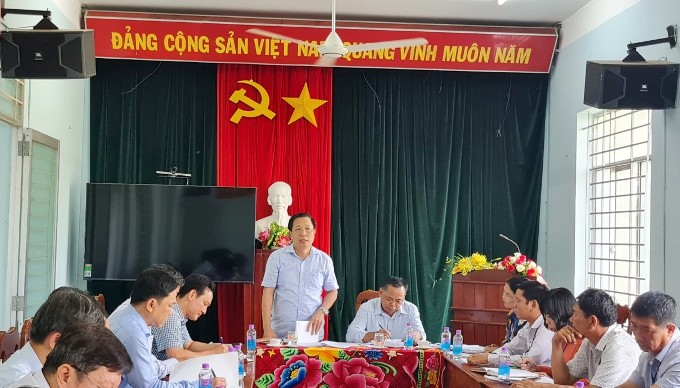 Ông Hà Quốc Trị làm việc với Đảng ủy xã Khánh Thành.