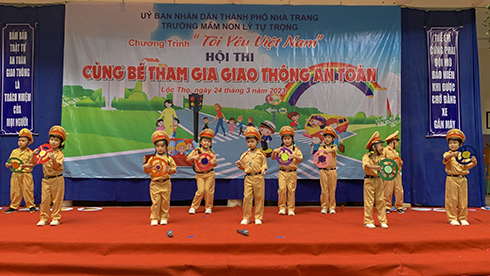 Hội thi "Cùng bé tham gia giao thông an toàn"