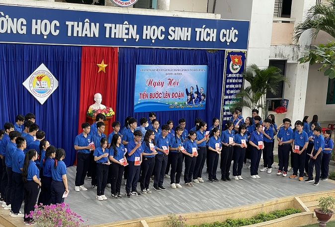 Trường THCS Âu Cơ tổ chức hoạt động kỷ niệm 92 năm Ngày thành lập Đoàn
