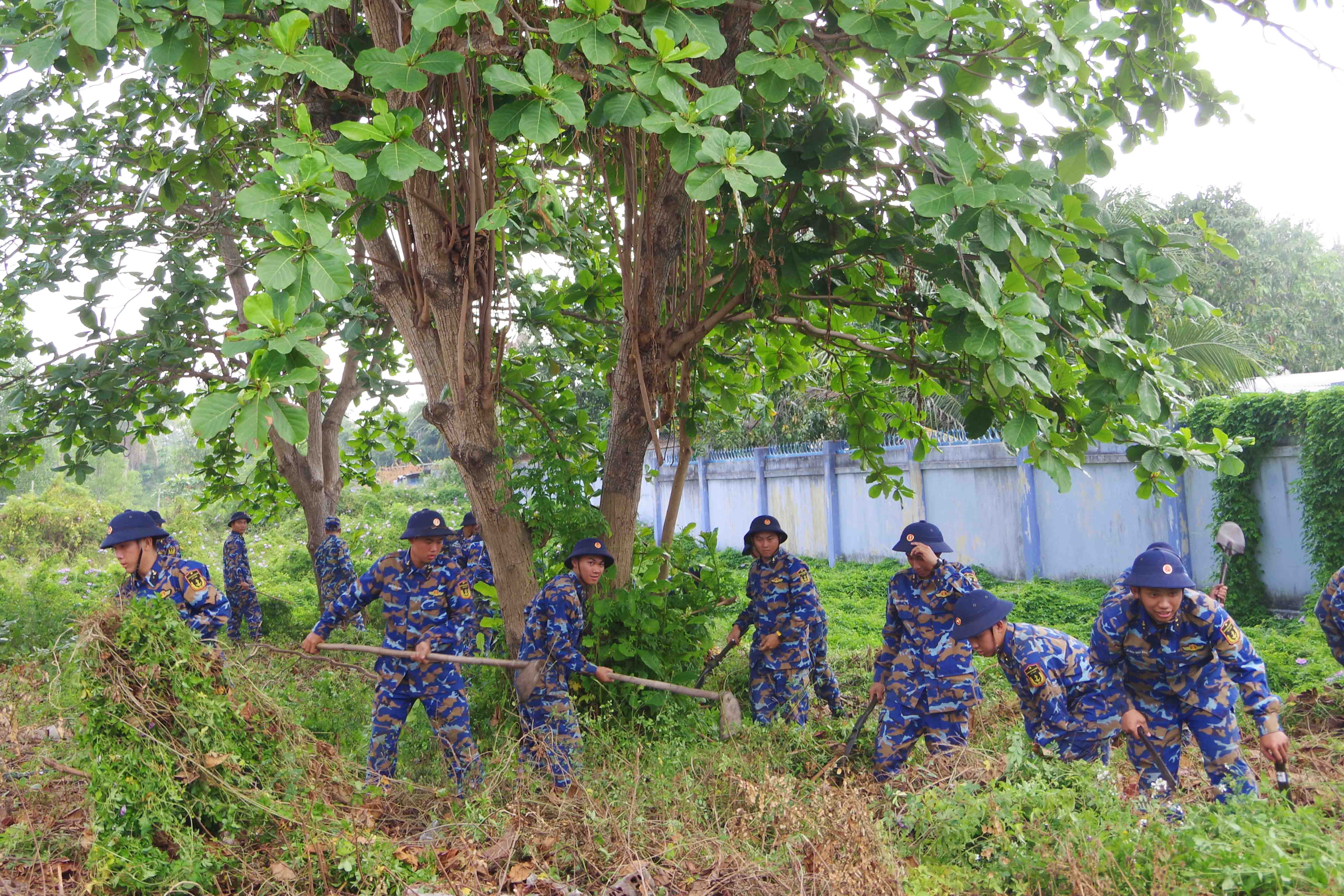 Thanh niên Vùng 4 Hải quân triển khai các phần việc xây dựng nông thôn mới