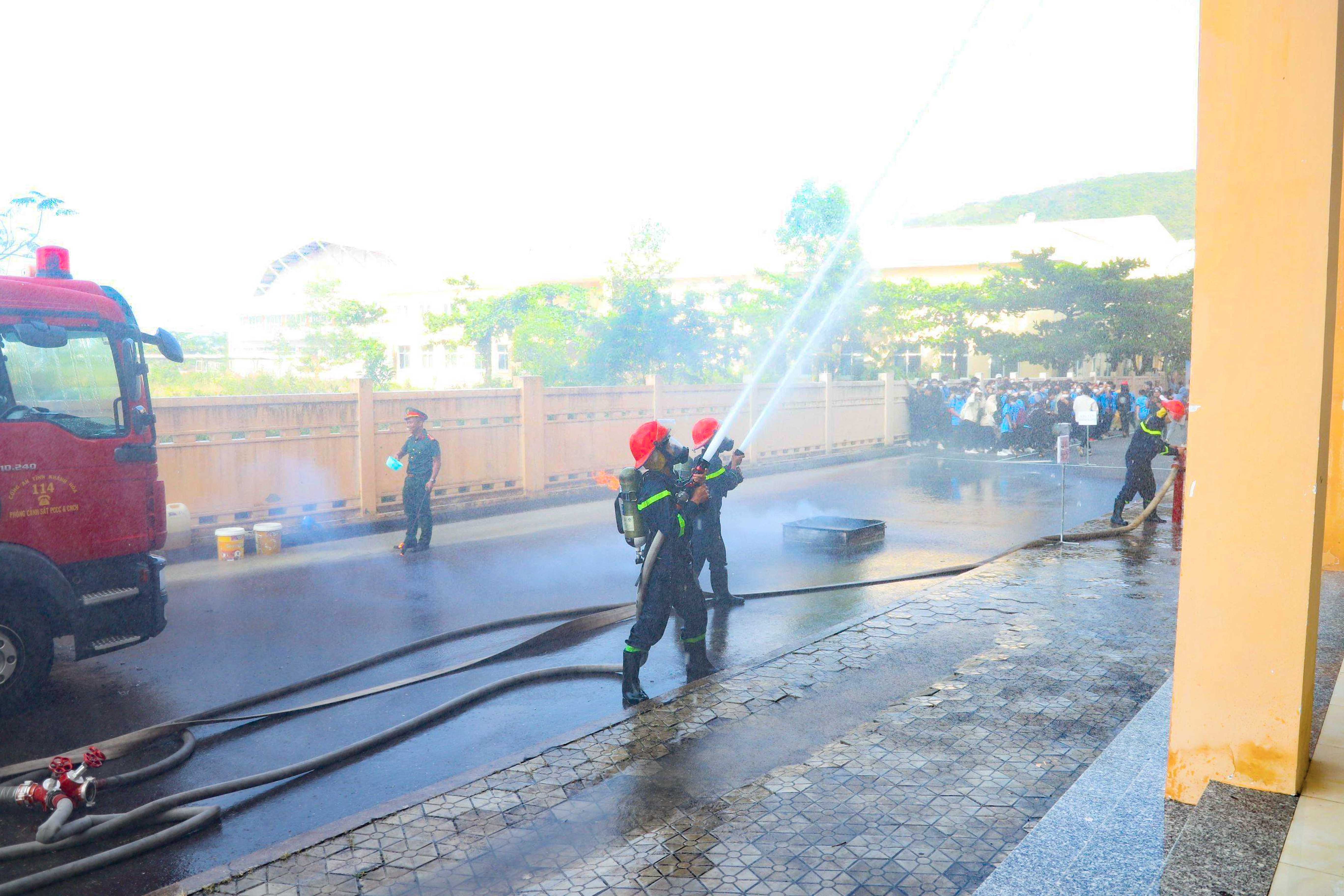 Thực tập phương án chữa cháy và cứu nạn, cứu hộ tại Trường Cao đẳng Kỹ thuật Công nghệ Nha Trang