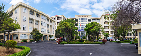 Hiện nay, viện có 160 cán bộ, nhân viên, trong đó 70% có trình độ từ đại học trở lên. Địa bàn hoạt động của viện trải dài hơn 1.000km, dọc duyên hải miền Trung, từ Quảng Bình đến Bình Thuận.