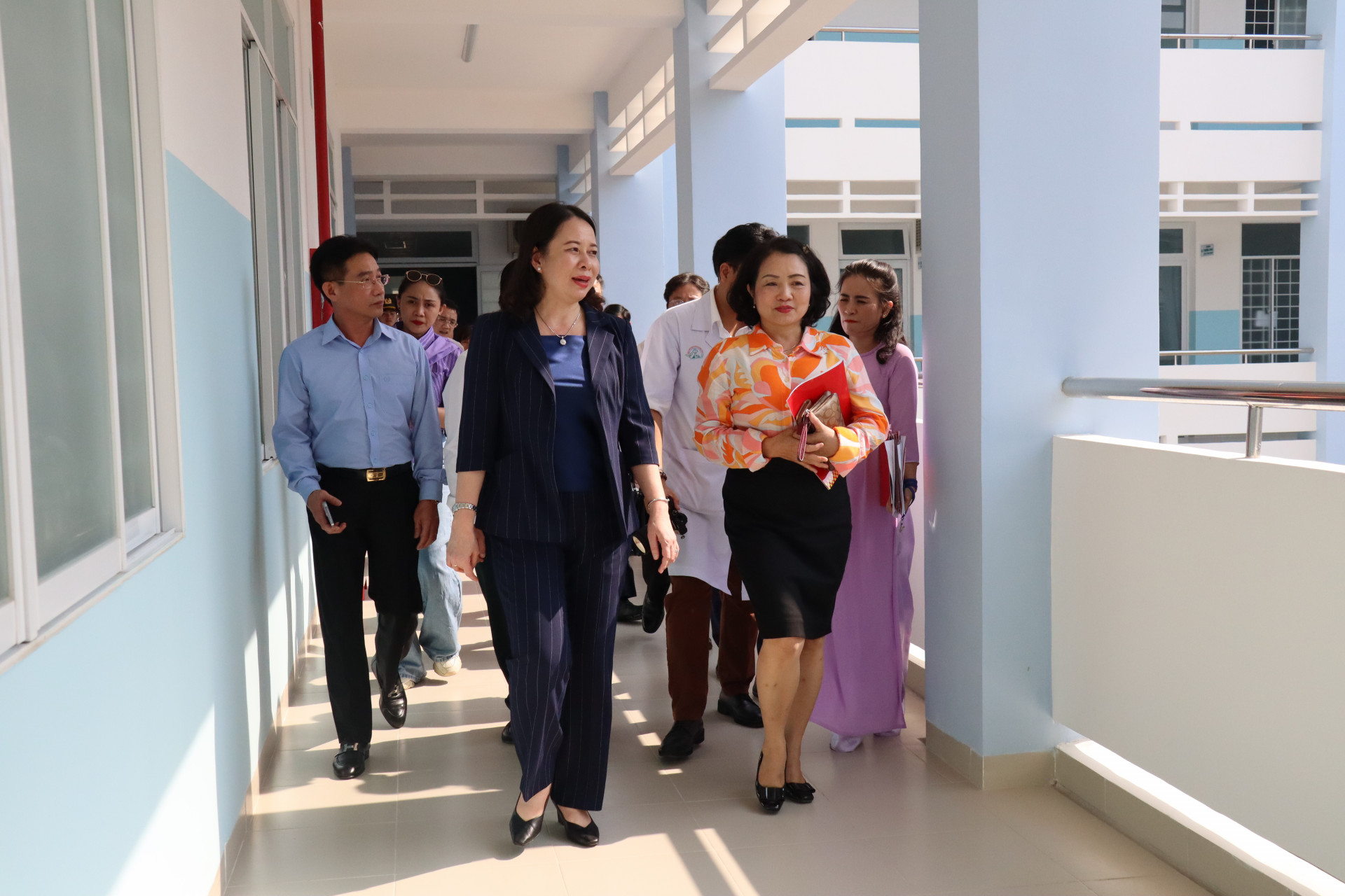 Phó Chủ tịch nước Võ Thị Ánh Xuân thăm quan cơ sở vật chất tại Bệnh viên Ung bướu tỉnh Khánh Hòa