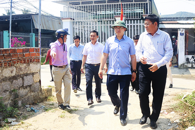 Bí thư Tỉnh ủy Nguyễn Hải Ninh trực tiếp kiểm tra thực tế sau khi tiếp công dân