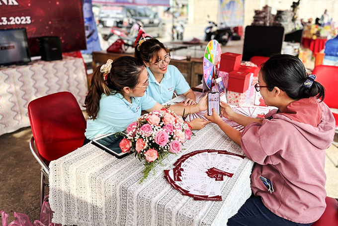 Agribank Chi nhánh huyện Vạn Ninh: Chung tay đẩy mạnh phát triển thương mại điện tử