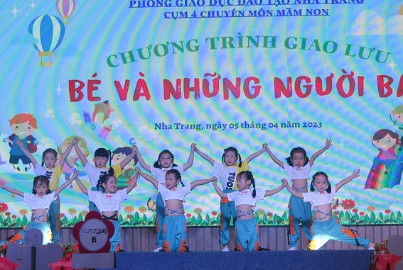 Tổ chức giao lưu "Bé và những người bạn"