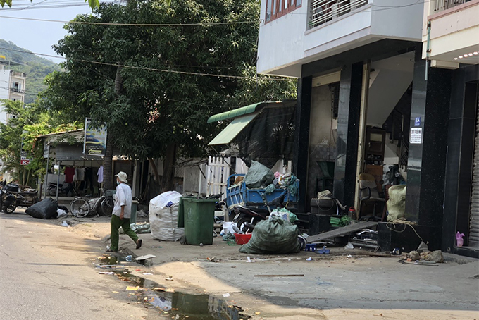 Phường Vĩnh Hòa: Tháo dỡ cơ sở thu mua phế liệu lấn chiếm vỉa hè